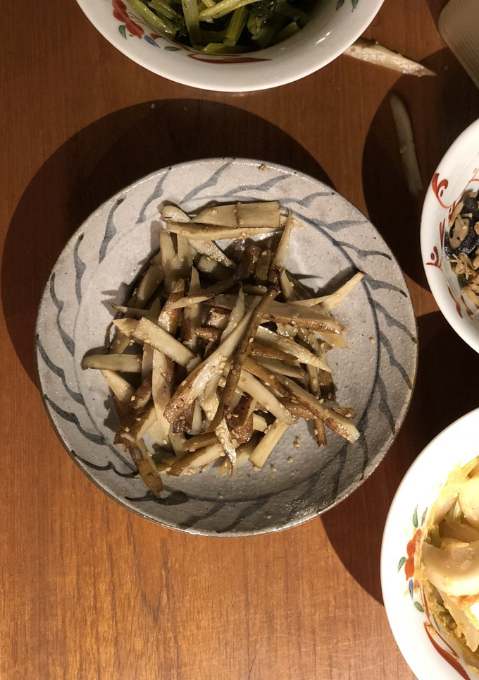 ゴボウのごま油で炒めて塩と黒酢とゴマ-レシピのメイン写真