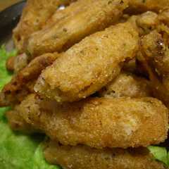 รูปของ 夢中で食べて無言になるｗ手羽中唐揚げ
