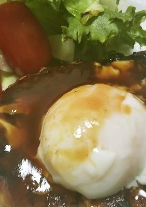 半熟卵乗せハンバーグ-レシピのメイン写真