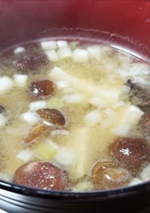 アミタケ、ナメコ、豆腐の味噌汁-レシピのメイン写真