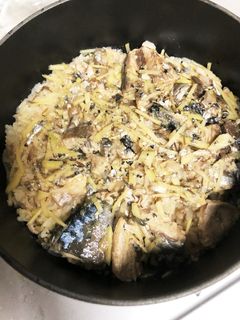 ストウブで鯖缶の炊き込みご飯-レシピのメイン写真