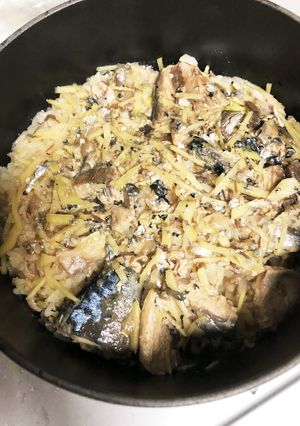 ストウブで鯖缶の炊き込みご飯-レシピのメイン写真
