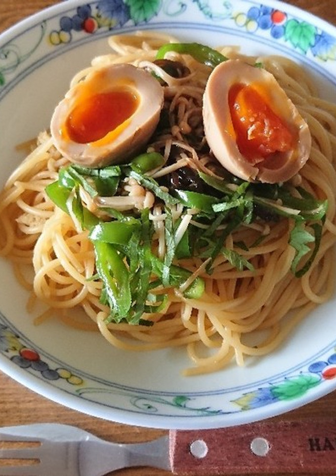 煮卵付き♪えのきとピーマンの生姜パスタ-レシピのメイン写真