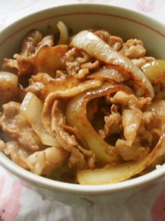 豚バラ・玉ねぎ炒めの焼肉丼(‾▽‾)-レシピのメイン写真