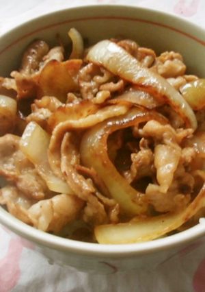 豚バラ・玉ねぎ炒めの焼肉丼(‾▽‾)-レシピのメイン写真