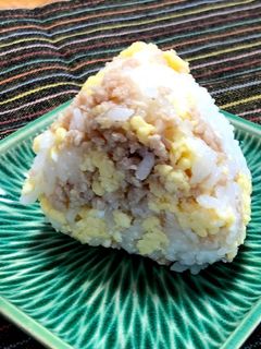鶏そぼろでおにぎり♡-レシピのメイン写真