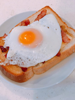 ハニーベーコントーストonチーズ&エッグ-レシピのメイン写真