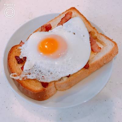 □ヴィエノワ生地の丸パンで、じゅわっ♡はちみつバタートースト