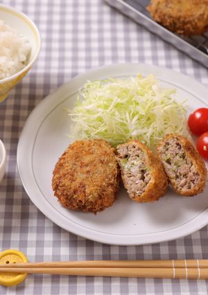 たっぷりキャベツ♪ジューシーメンチカツ-レシピのメイン写真