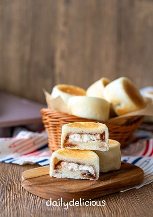ストロベリークリームチーズパン-レシピのメイン写真