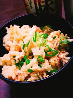 白だし簡単!旬鮭たっぷり炊き込みご飯♪-レシピのメイン写真
