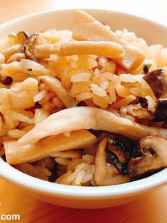 松茸のお吸い物で!きのこの炊き込みご飯-レシピのメイン写真