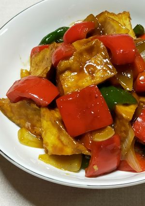 ミニ三角の厚揚げとパプリカの甜麺醤炒め-レシピのメイン写真