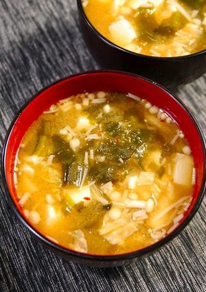 簡単！キムチ風味☆わかめ豆腐のお味噌汁-レシピのメイン写真