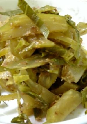 カリフラワーの葉の炒め煮-レシピのメイン写真