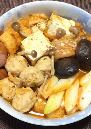 キムチまるごとあったかチゲ鍋!(^^)!-レシピのメイン写真