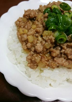 豚ひき肉丼☆肉まん味-レシピのメイン写真