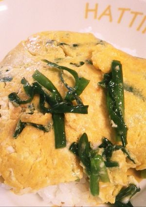 【春休みの簡単レシピ】ガーリックにら玉丼-レシピのメイン写真