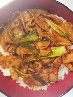 簡単(^ω^)豚スタ丼-レシピのメイン写真