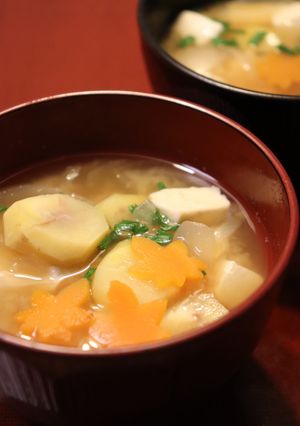秋の朝夕♪美味♪栗と玉ねぎと豆腐のみそ汁-レシピのメイン写真