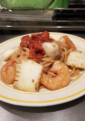赤ワインとトマトのパスタ。海の幸と共に-レシピのメイン写真