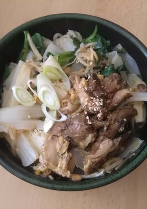 鶏ももをのせたラーメン-レシピのメイン写真