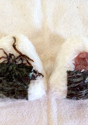 ラップで簡単♪具が見えるおにぎり-レシピのメイン写真