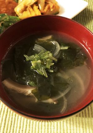 ワカメと干しキノコのスープ-レシピのメイン写真