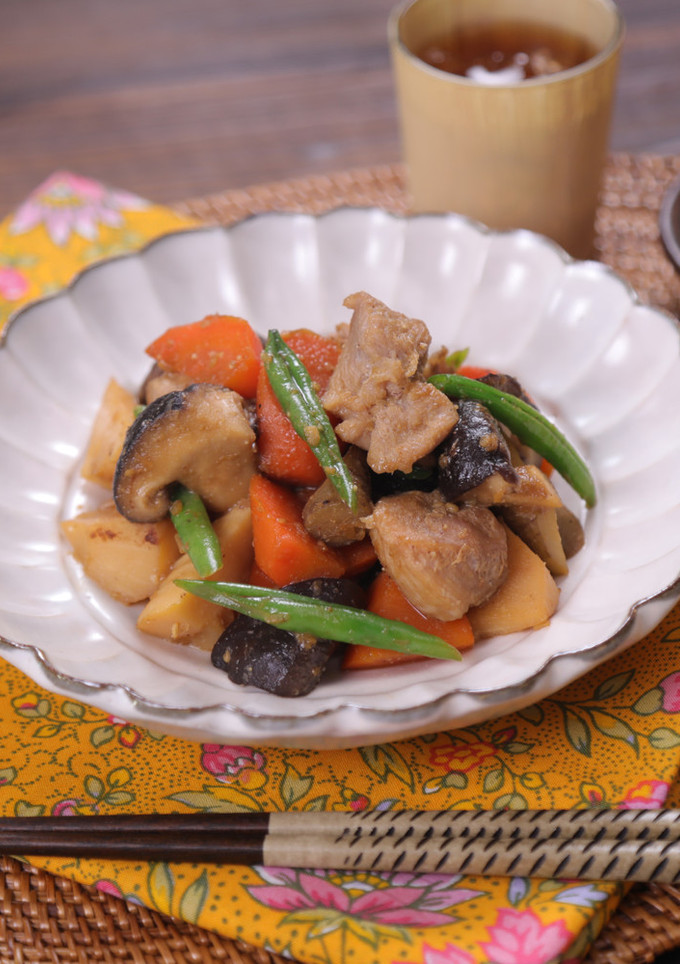ごま香る♪鶏肉と根菜の甘辛煮-レシピのメイン写真
