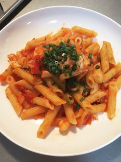 残った焼き魚で手軽に☆トマトソースパスタ-レシピのメイン写真