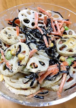 デパ地下風れんこんとひじきのサラダ-レシピのメイン写真