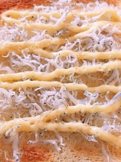 相性抜群!しらすマヨトースト-レシピのメイン写真