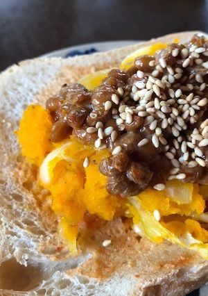 ハロウィン仕様！納豆とかぼちゃのトースト-レシピのメイン写真