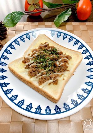 残った肉そぼろで簡単★トースト-レシピのメイン写真