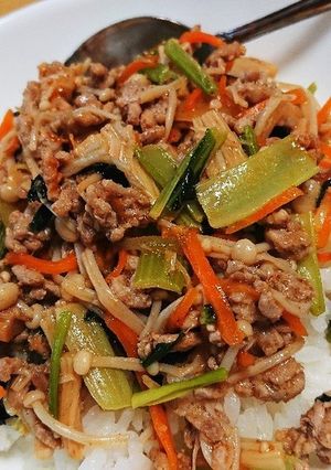 大量消費!たっぷり小松菜えのきビビン丼!-レシピのメイン写真