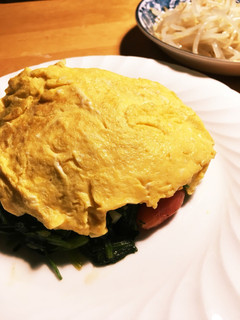 ほうれん草とトマトののっけオムレツ-レシピのメイン写真