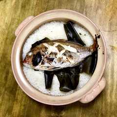 รูปของ 鯛の味をそのままご飯といただきます 鯛飯