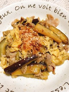 鰹節をふわっとかけた豚肉で茄子卵炒め♡-レシピのメイン写真