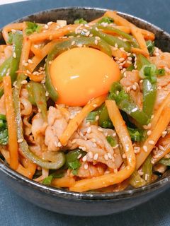 一人暮らしの青椒肉絲丼-レシピのメイン写真