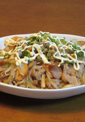 豚薄切り肉ともやしの味噌焼きうどん-レシピのメイン写真