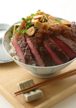 牛肩ロースのガツンとステーキ丼-レシピのメイン写真