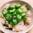 材料2つ。椎茸の軸の炊き込みご飯