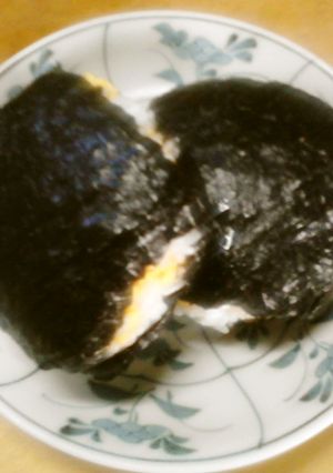 お弁当 エビマヨと卵のおにぎらず 小さめ-レシピのメイン写真