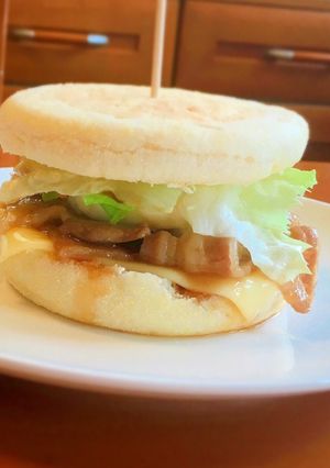 ポーク照り焼き月見バーガー-レシピのメイン写真