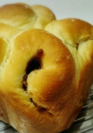 餡子たっぷりフワフワ食パン(HB使用)-レシピのメイン写真