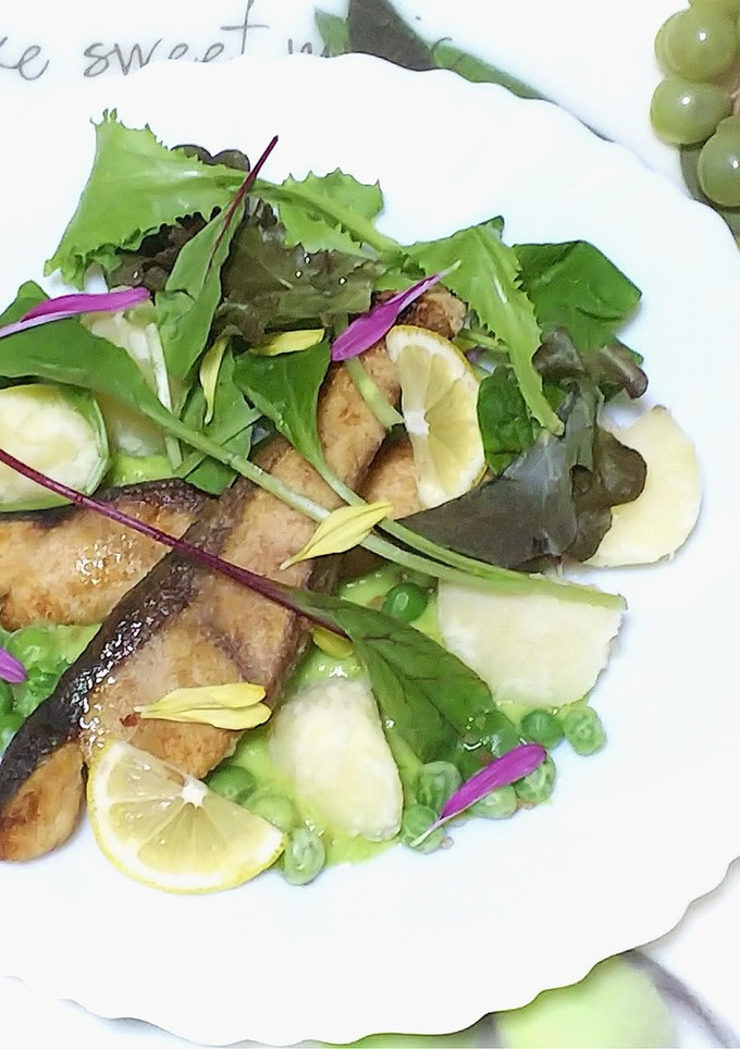 鰤のポワレ青豆のソースにじゃが芋を添えて-レシピのメイン写真