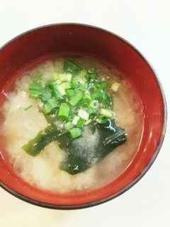 玉葱とわかめの味噌汁-レシピのメイン写真