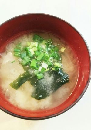 玉葱とわかめの味噌汁-レシピのメイン写真