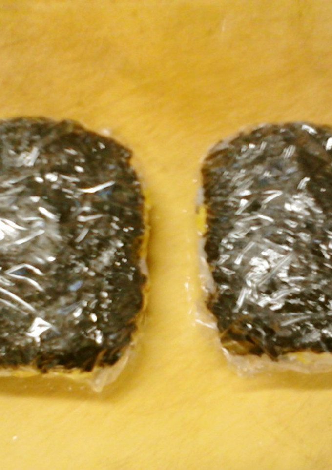 お弁当 エビチリと卵のおにぎらず 小さめ-レシピのメイン写真