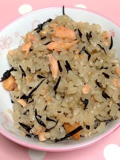 鮭とひじきの炊き込みご飯-レシピのメイン写真